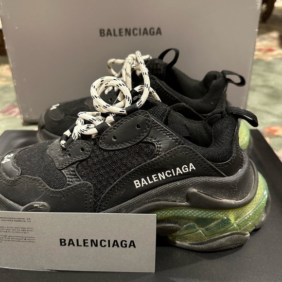 Balenciaga triple s sz34 (not warehouse sale) - Picture 2 of 3